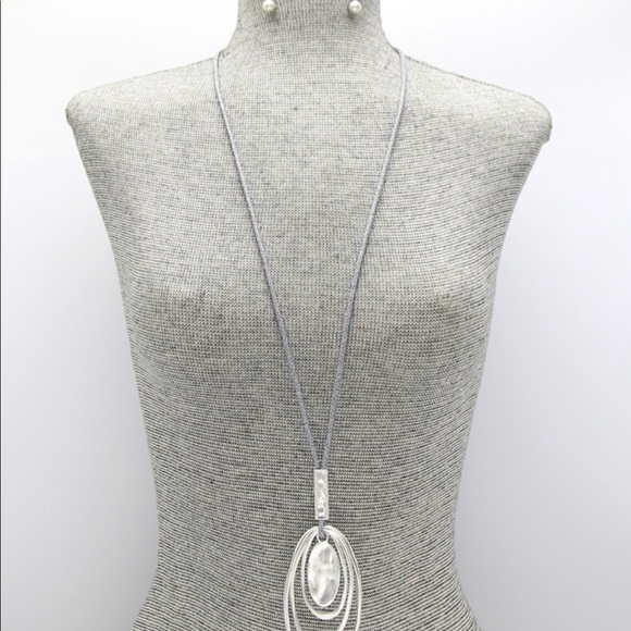 SomethingNiceee Jewelry - Oval Pendant Necklace Set
